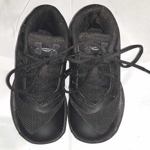 Size 6 toddler Under Armour shoes